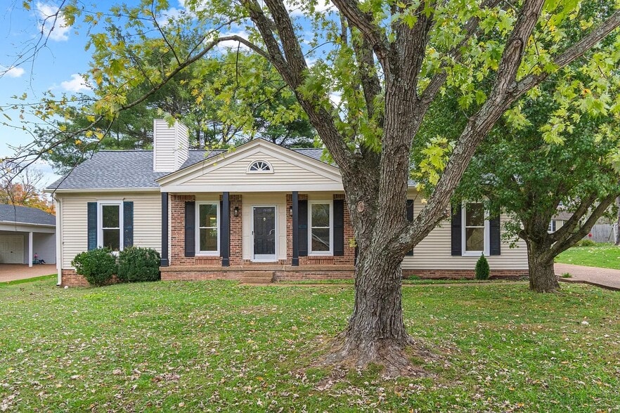 Building Photo - 723 Riverview Dr