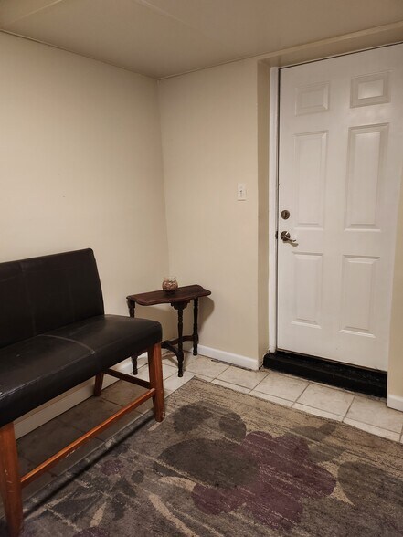 Foyer - 7757 Frederick Ct