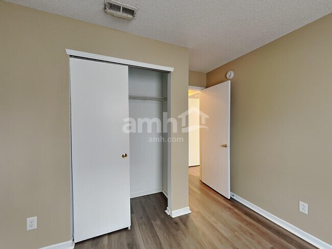 Building Photo - 1760 Blackmore Dr