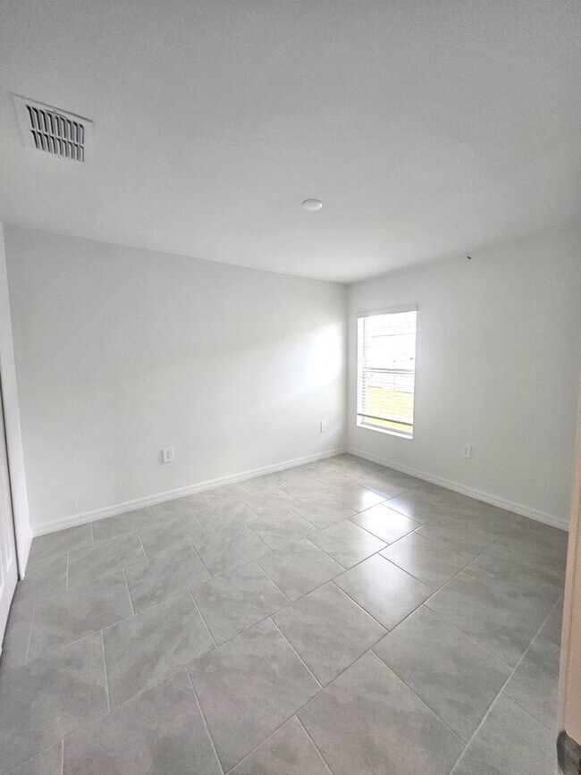 Building Photo - Brand New Rotonda home