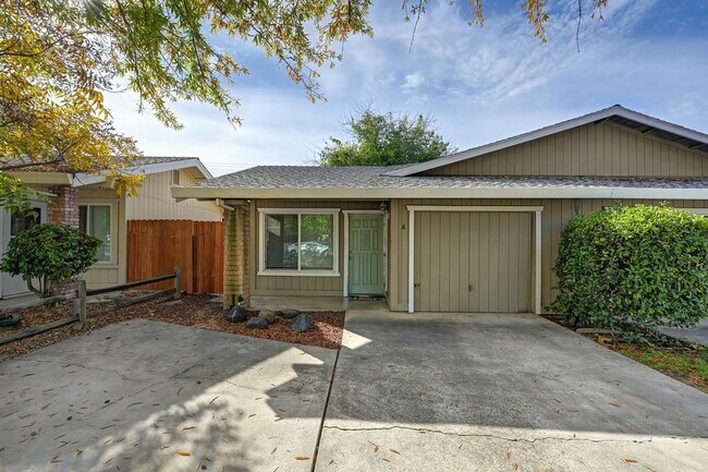 Building Photo - 1720 Kent St