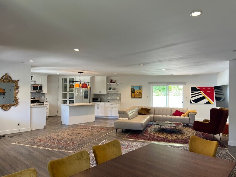 Living room - 21523 Dumetz Rd