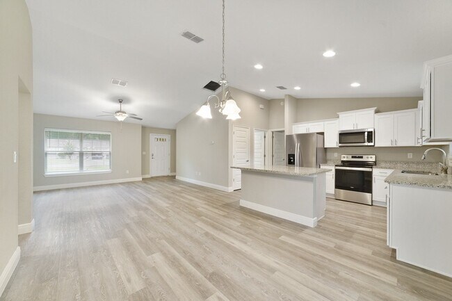 Building Photo - 10 Redwood Trace Ln