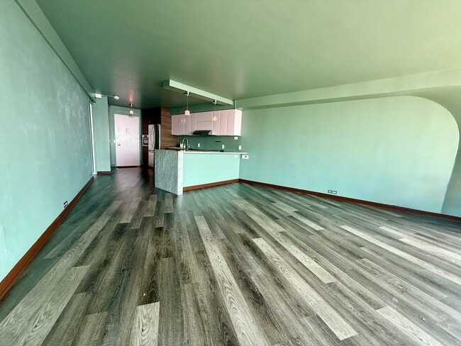 Building Photo - 300 N State St