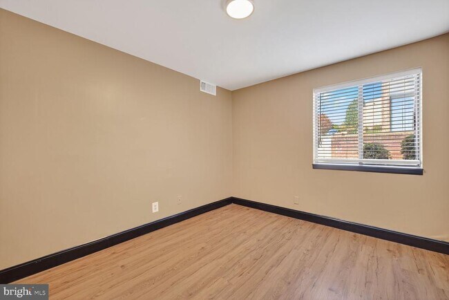 Building Photo - 10116 Little Pond Pl