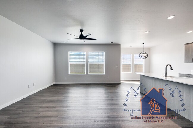 Building Photo - 18405 N Sweet William Ave