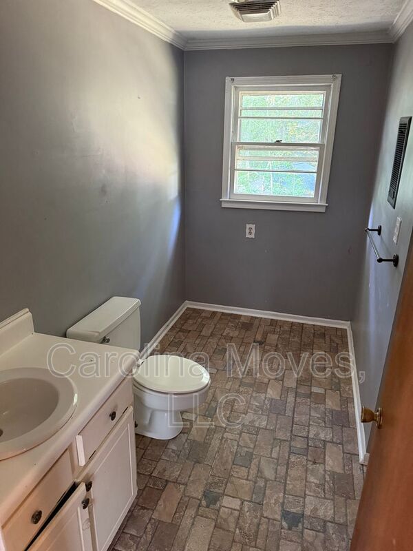 Building Photo - 129 Darby Ct