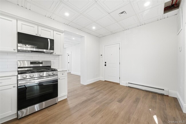 Building Photo - 13 W Hoffman Ave