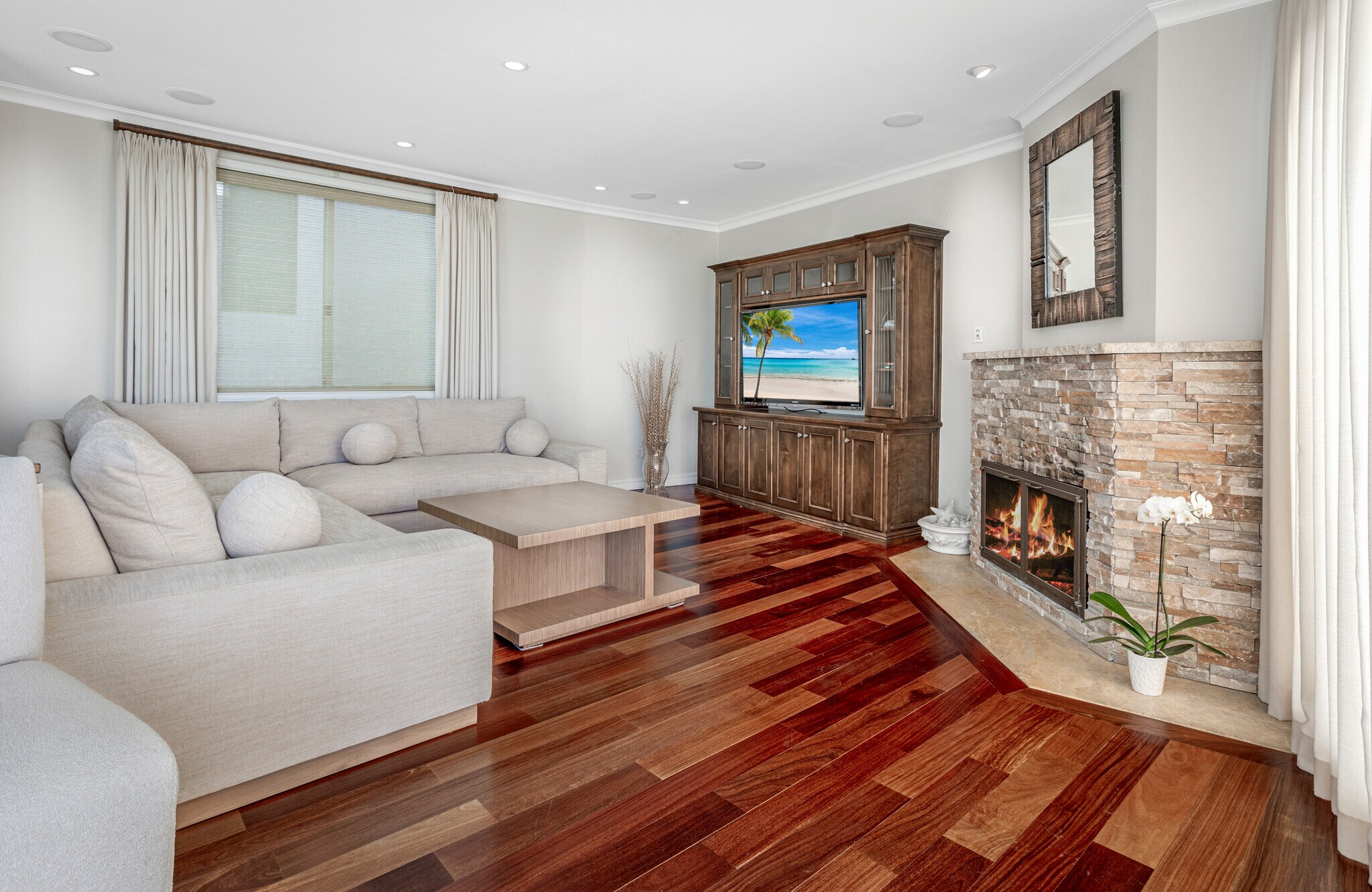 Building Photo - 318 26th St