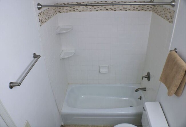 Building Photo - $2,350 | 3 Bedroom, 3 Bathroom House | No ...