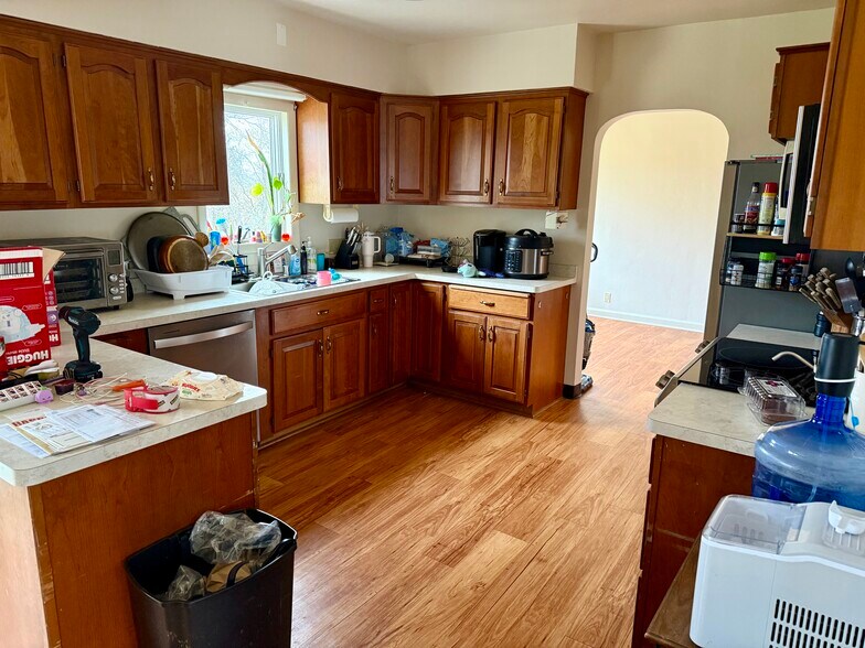 Updated Kitchen with new countertops - 21834 Northcape St