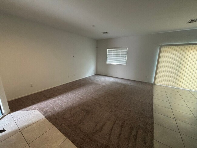 Building Photo - Beautiful Gated 3-Bed, 2.5-Bath Townhome i...