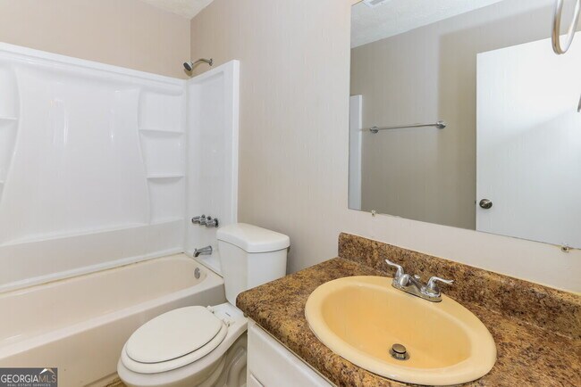 Building Photo - 8912 Saddlewood Dr