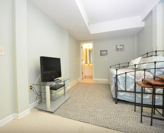 Building Photo - ENDLESS ELEGANCE AT THIS OFF-SEASON FURNISHED RENTAL