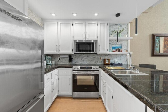 Building Photo - 270 Dahlia Ave