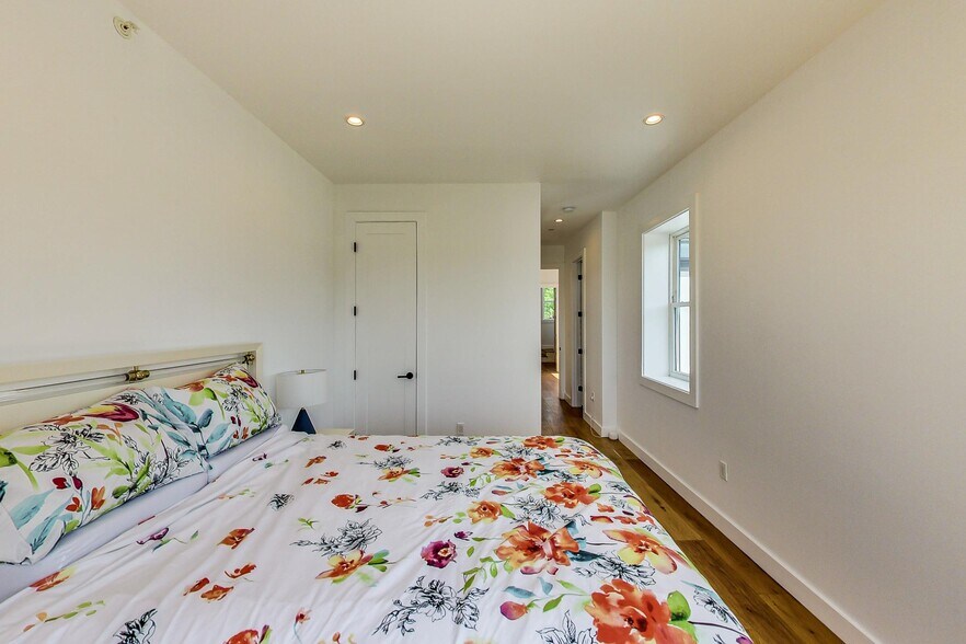 Building Photo - 25 U St NE