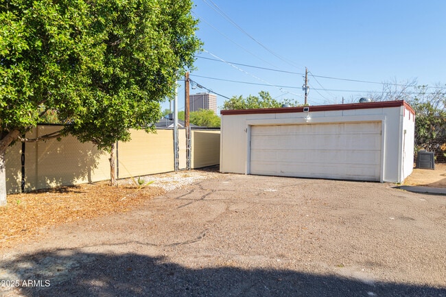 Building Photo - 4219 N Indian Ln