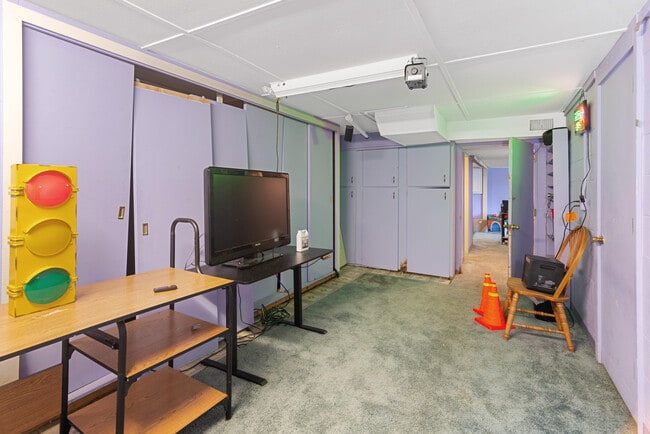 Building Photo - 4105 Riverview Dr