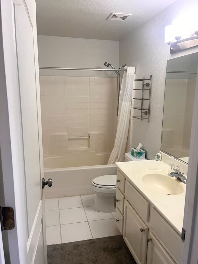 Building Photo - Unfurnished Long Term Pool Home