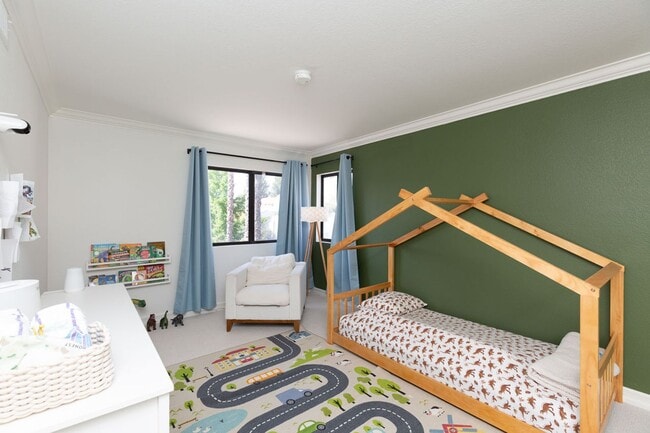 Building Photo - 5 Bed, 4 Bath in the Beautiful Alpine