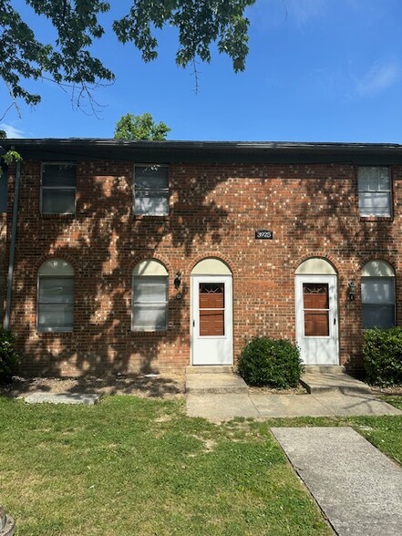 Primary Photo - 3925 Overland Hts