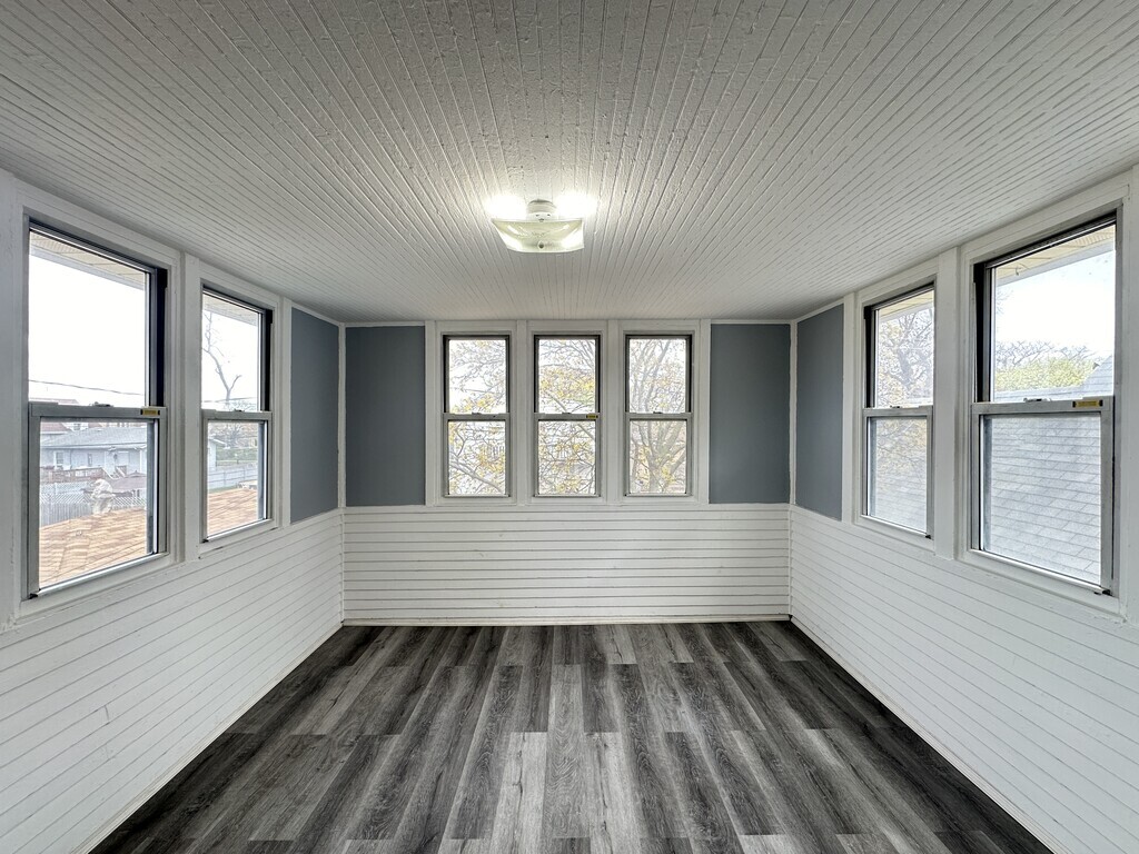 Building Photo - 215 S 10th Ave
