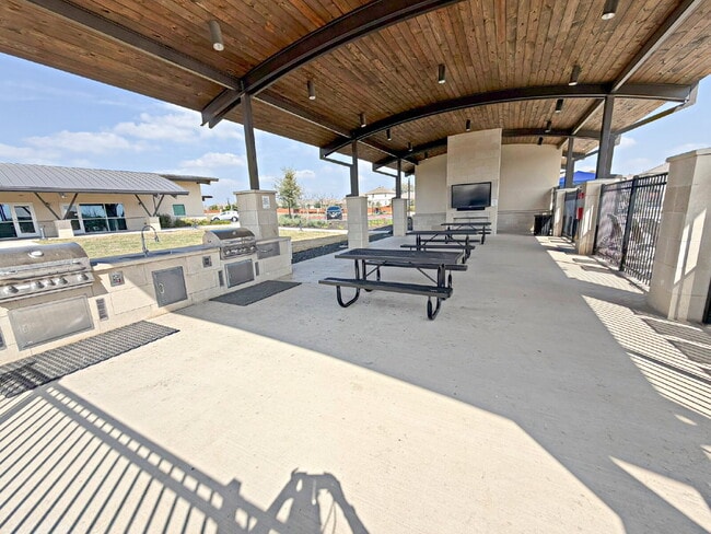 Building Photo - 5131 Blind Shot