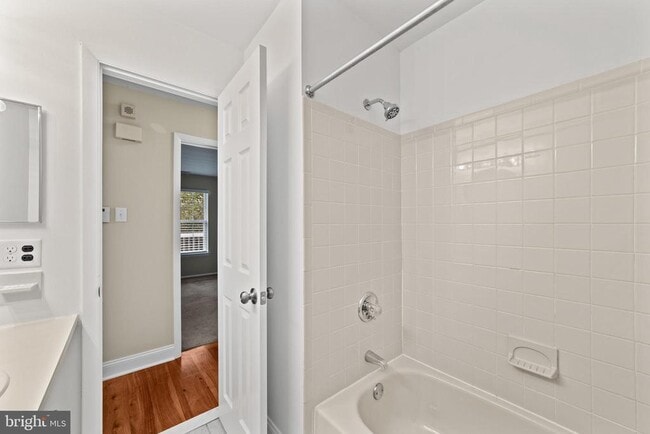 Building Photo - 722 Sedgewick Ct