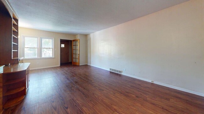 Building Photo - 1288 E 167th St