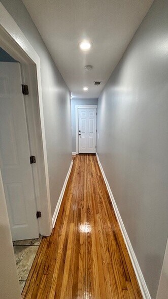 Building Photo - 2514 N Harding Ave