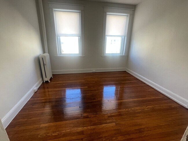 Building Photo - NO FEE Brand New Beautiful Split 2 bed with Stainless Kitchen, New Floors Sunny NICE ONE!  NO FEE