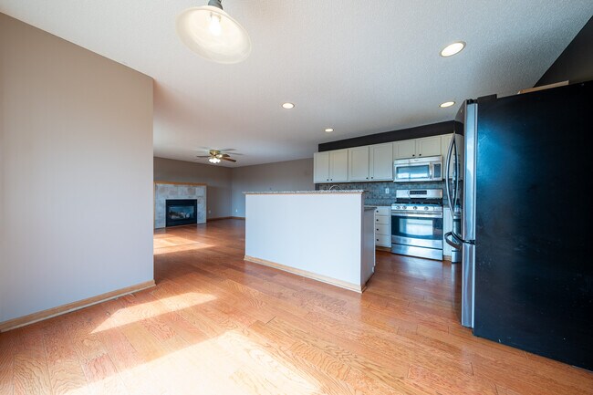 Building Photo - 10415 Ponds Way