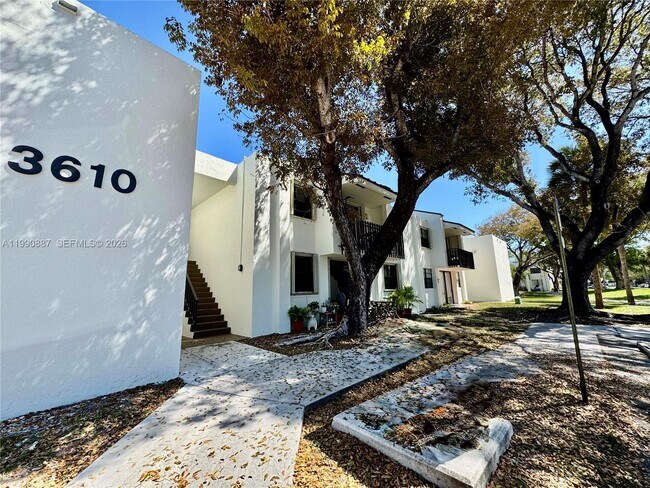 Building Photo - 3610 SW 114th Ave