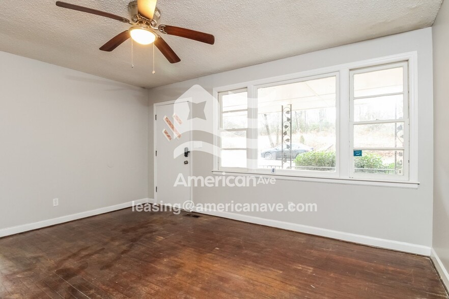 Building Photo - 2342 Center St