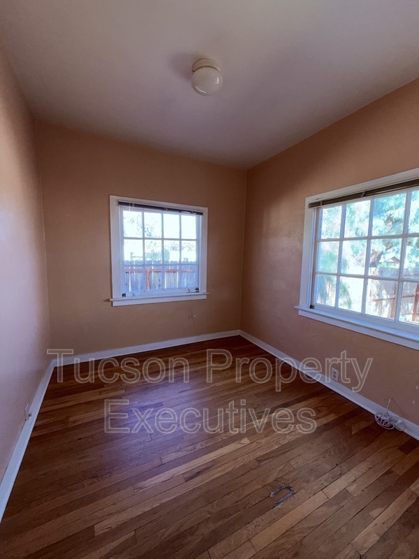 Building Photo - 1222 N Olsen Ave