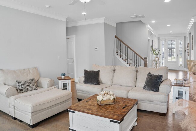 Building Photo - Stunning 4 bedroom 2.5 bath home located in Hampstead Wyndwater Community