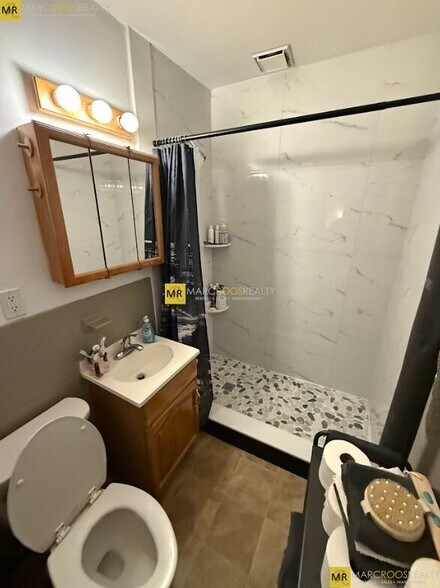 Building Photo - 456 Beacon St