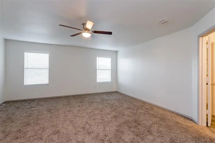 Building Photo - 818 Moss Glen Trl