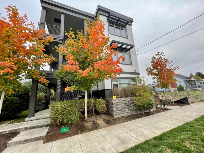 Building Photo - Fantastic 2 Bed 1 Bath - N. Portland - Arb...