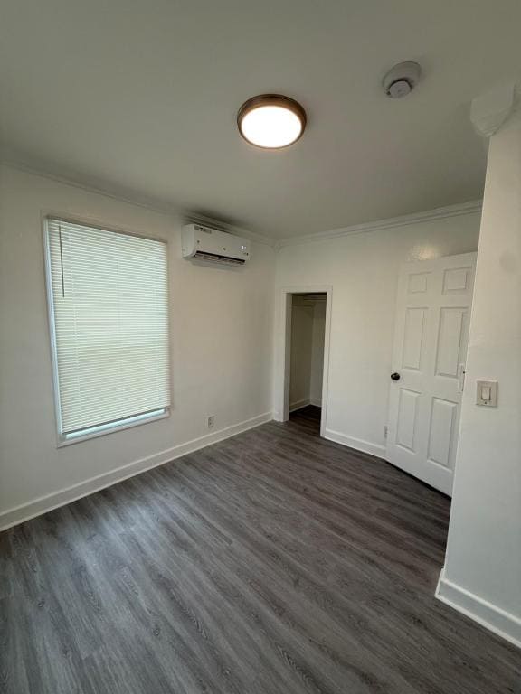 Building Photo - 818 9th St