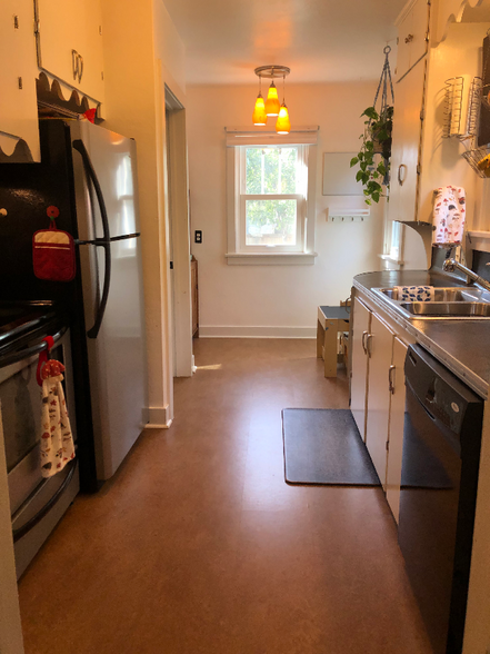 Building Photo - 607 E Laurel St