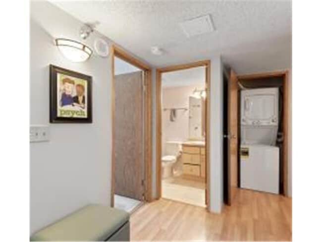 Building Photo - 78 10th St E