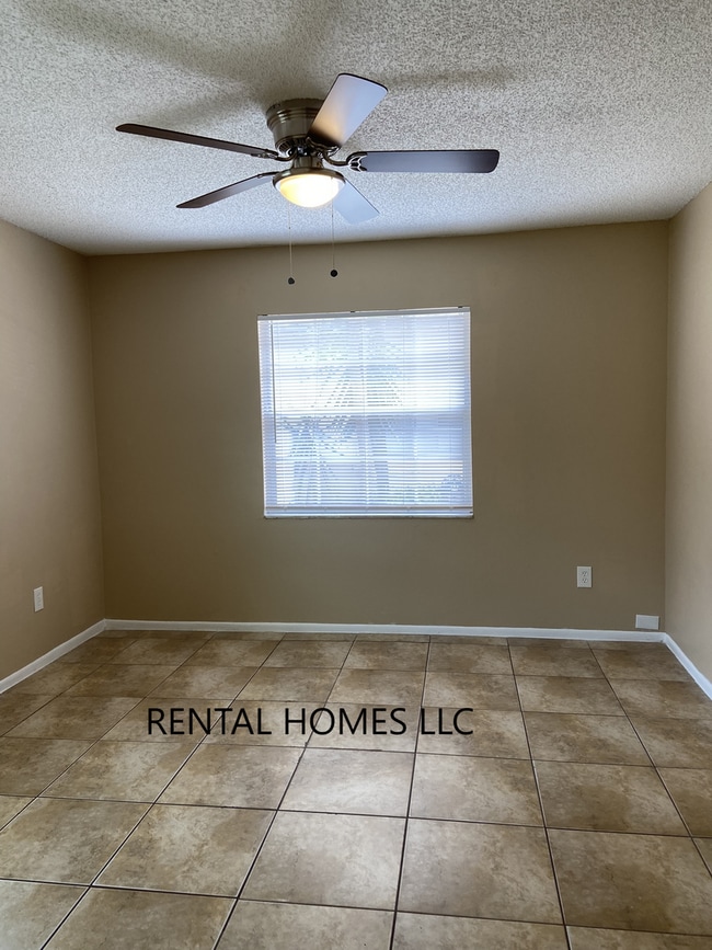 Building Photo - Patio Home, Minutes Away From UCF, Technol...
