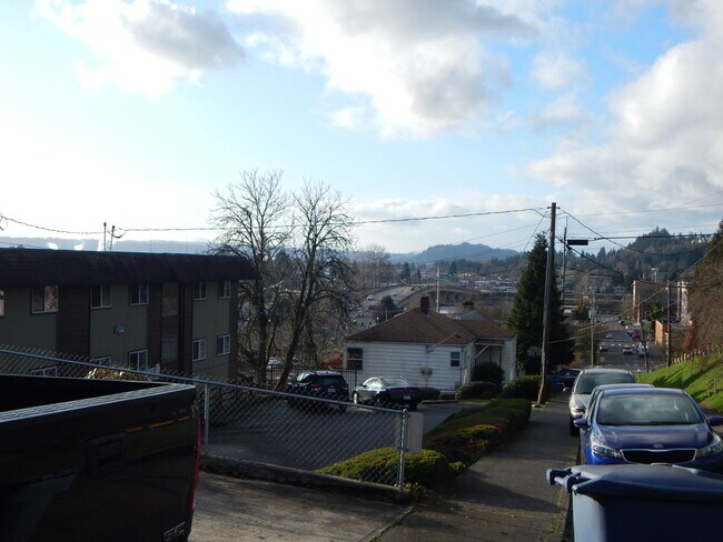 Building Photo - 704 Academy St