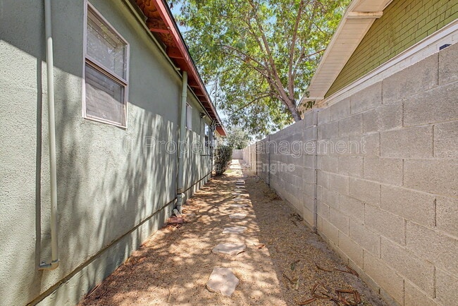 Building Photo - 1117 N 13th St