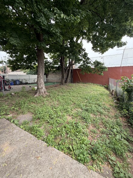 Building Photo - 410 Chadwick Ave