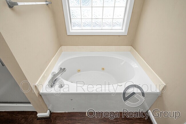 Building Photo - 5561 Heatherbrae Ln