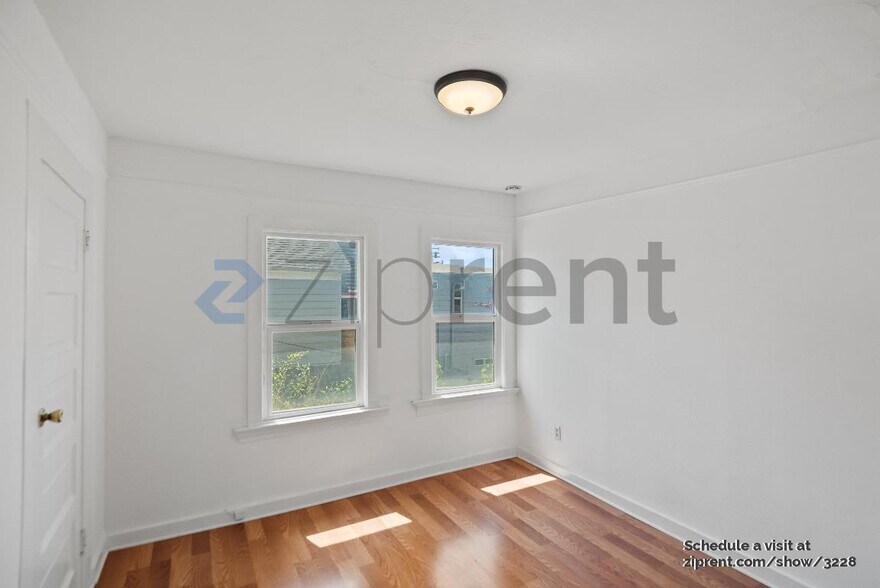 Building Photo - 928 60th St