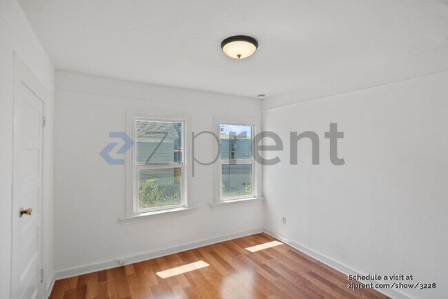 Building Photo - 928 60th St