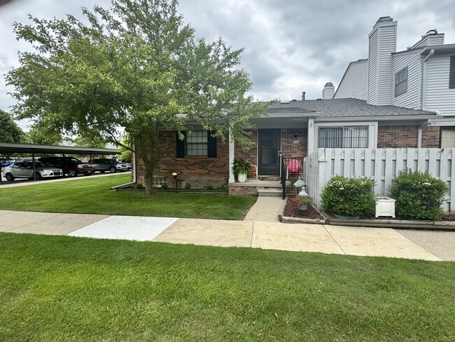 Primary Photo - 43598 Arbor Way W